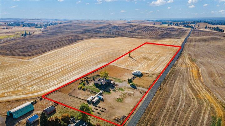Property Photo: 1112 E Jennings Rd WA 99031