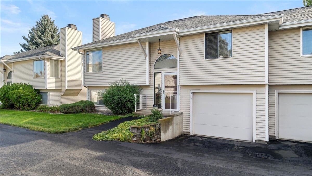 Property Photo: 914 E Calkins Dr . WA 99208