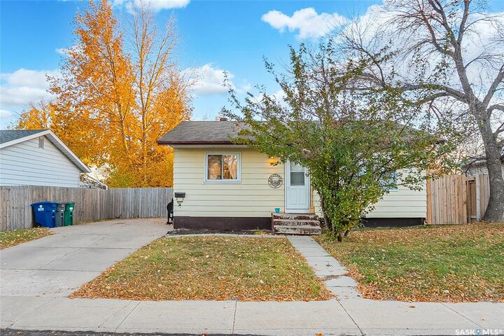 35 Bernard Crescent  Saskatoon SK S7L 5L6 photo