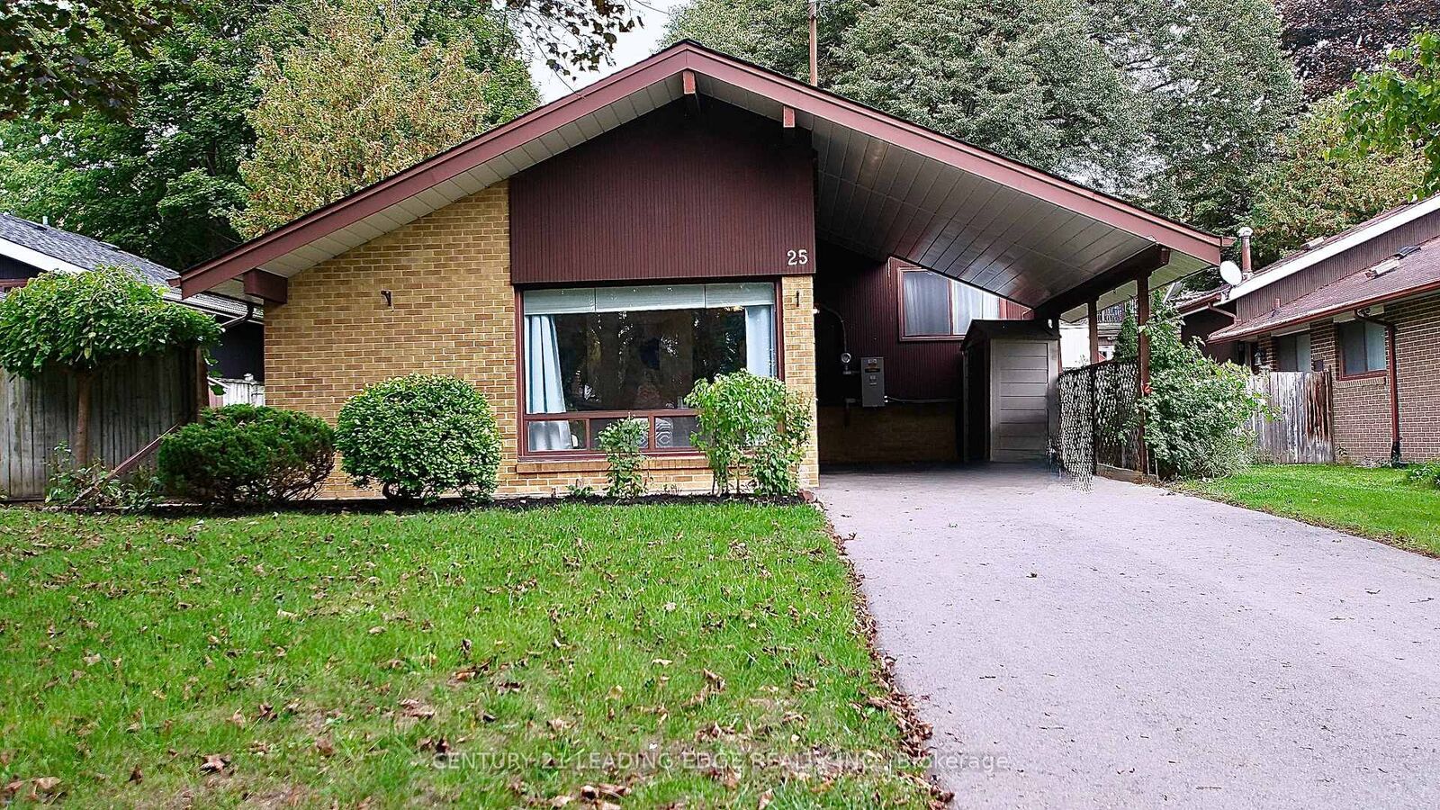 Property Photo: 25 Oakley Boulevard ON M1P 3P5