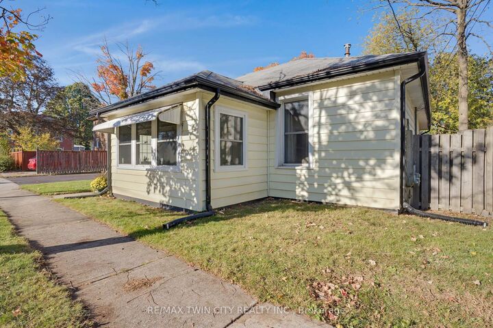 Photo de la propriété:  7 Frederick Street S  ON L7J 2B7