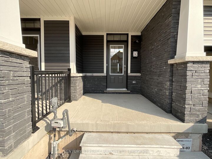 Photo de la propriété: 242 Port Crescent ON L3B 0N3