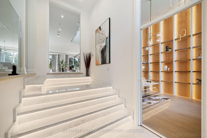 Photo de la propriété: 207 Ellerslie Avenue ON M2N 1Y3