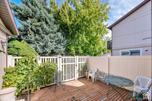 Property Photo: 621 Coachman Way UT 84405