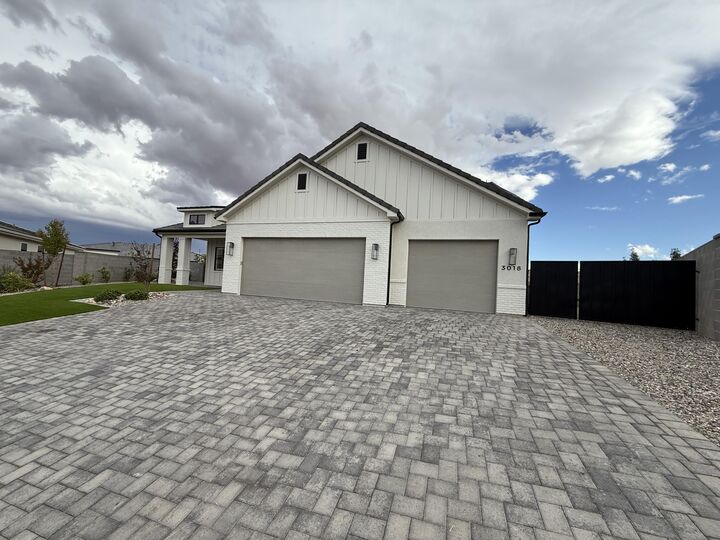 Property Photo: 3018 E Alderann St UT 84790