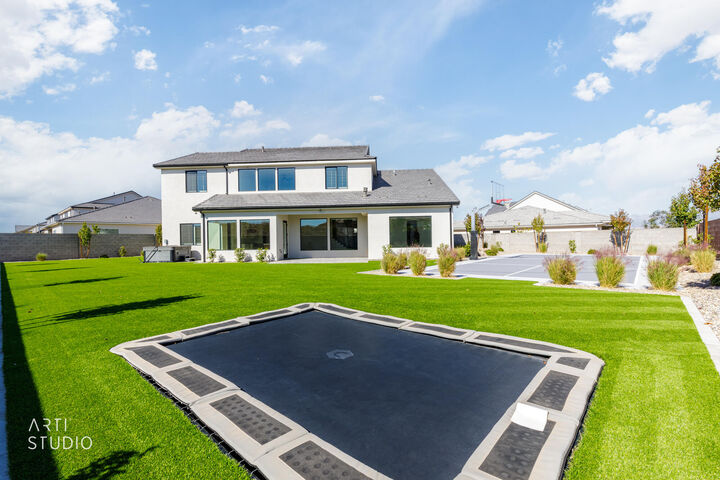 Property Photo:  3018 E Alderann St  UT 84790