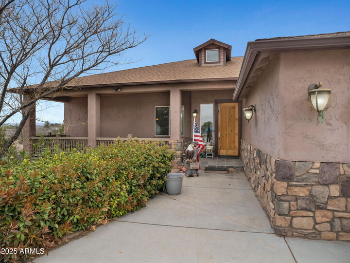 Property Photo:  2647 E Lobo Circle  AZ 86326 