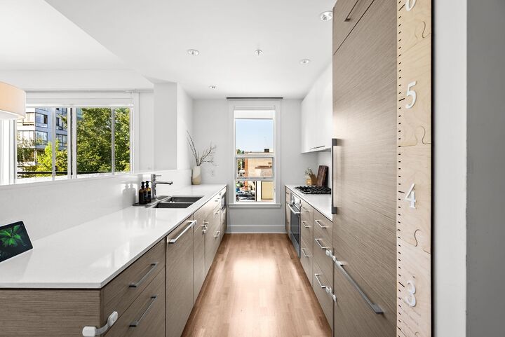 Property Photo: 2128 W 40th Avenue 306 BC V6M 1W5