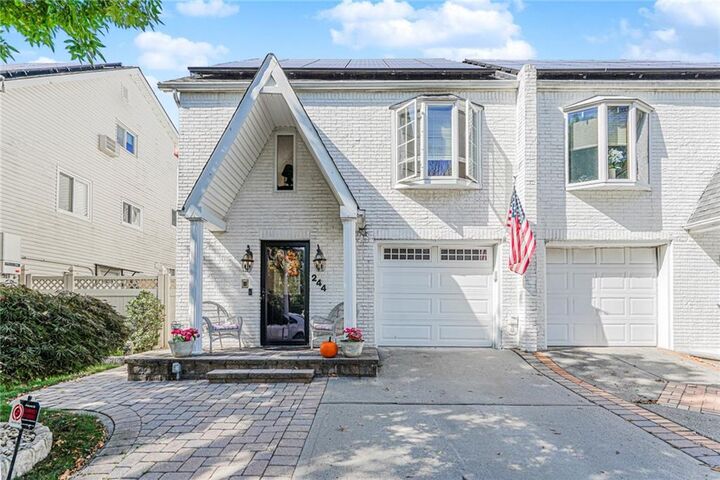 Property Photo:  244 Woehrle Avenue  NY 10312 