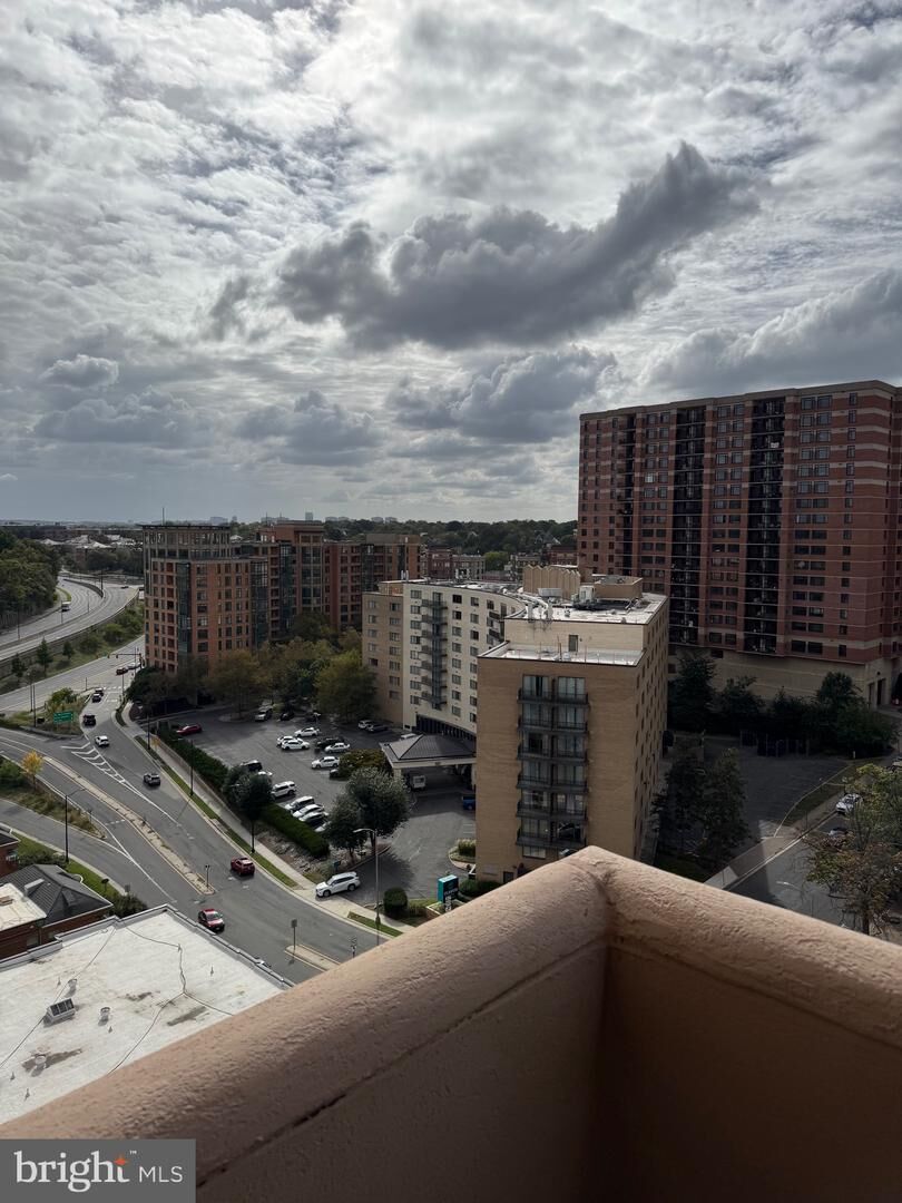 Property Photo: 1301 N Courthouse Road 1401 VA 22201