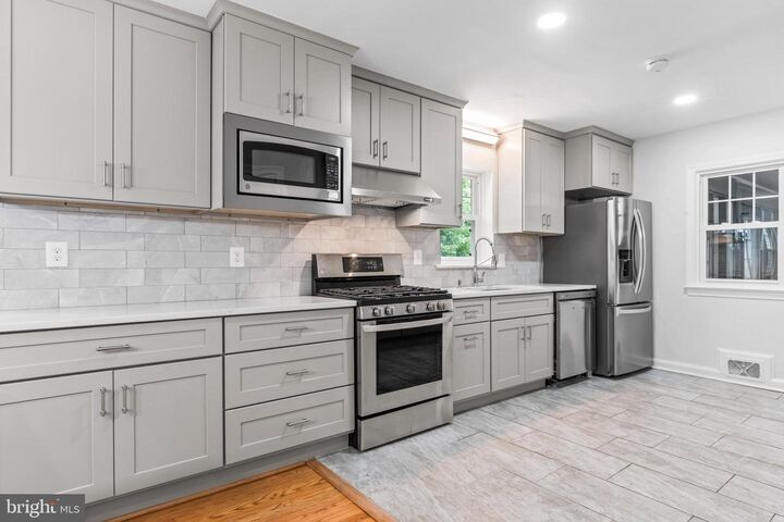 Property Photo: 6616 Kirby Court VA 22043