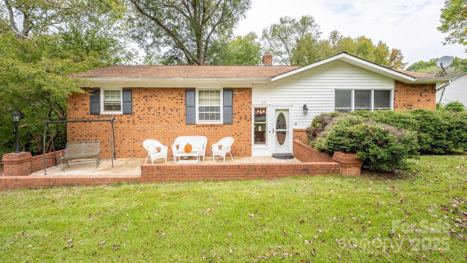 Property Photo: 118 Old Meadowbrook Road NC 28115
