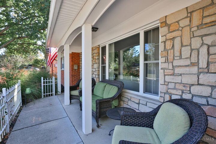 Property Photo: 6829 Springcrest Circle OH 45243