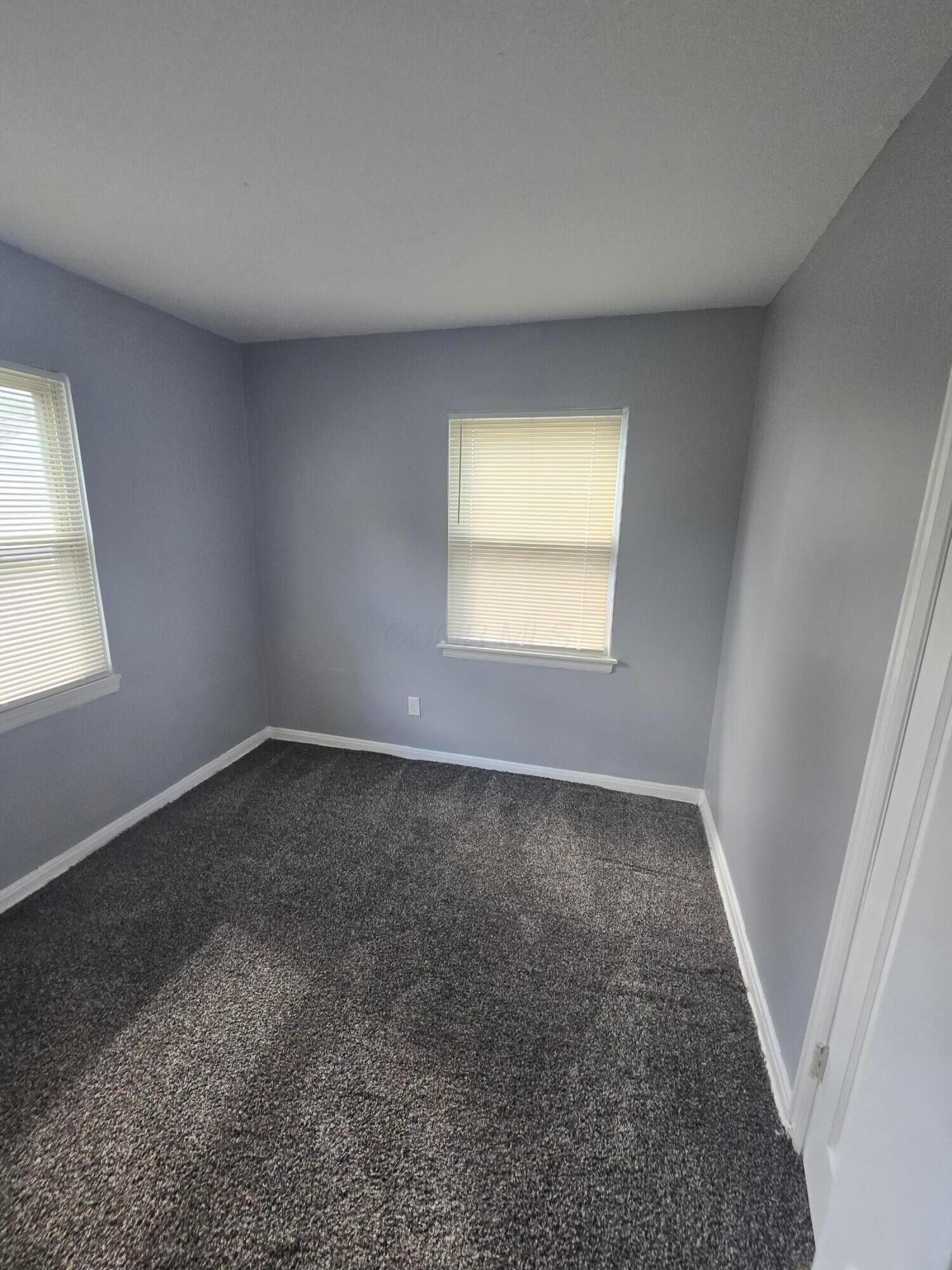 Property Photo: 1285 E North Broadway Street OH 43224