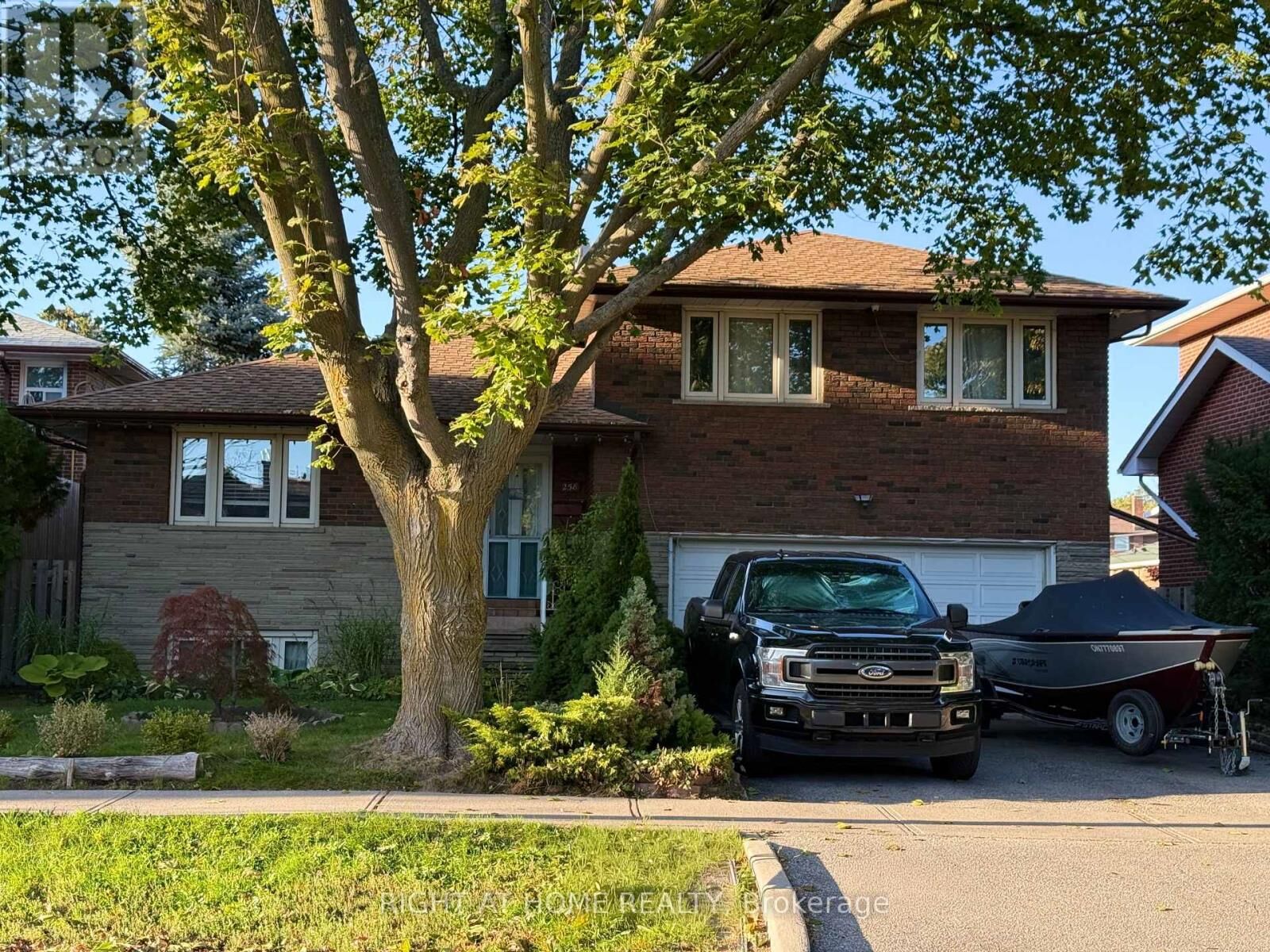 Property Photo: 258 La Rose Avenue ON M9P 1B7