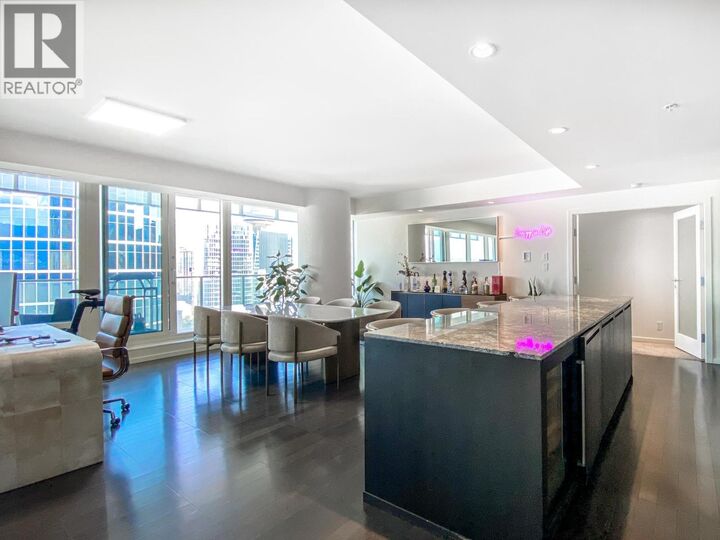 Photo de la propriété: 1011 West Cordova Street 2702 BC V6C 0E2