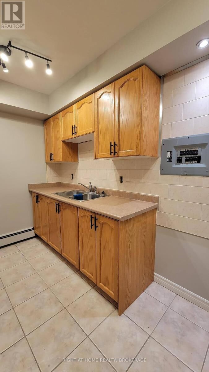 Property Photo: 30 Summit Avenue 606 ON L8V 2R8