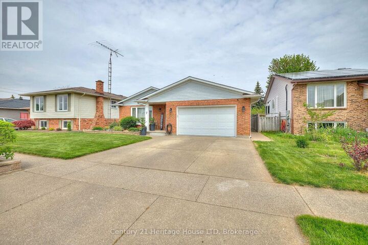 Property Photo: 7 Huntington Lane ON L2S 3J5