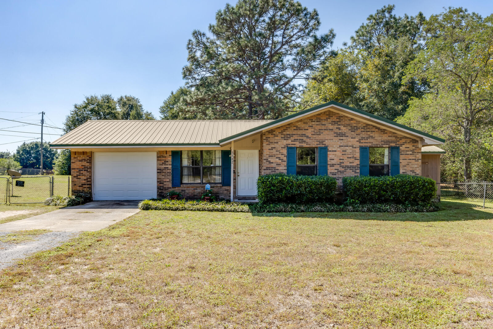 Property Photo: 3382 Polly Lane FL 32539