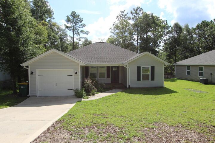 Property Photo: 102 Windsor Drive FL 32539