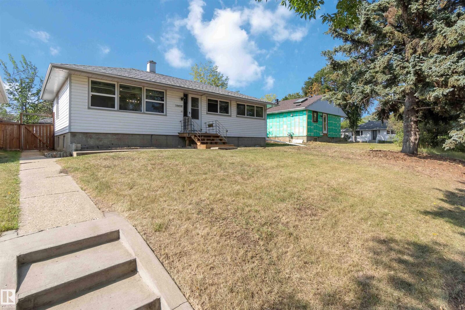 Photo de la propriété: 12268 131 Street NW AB T5L 1M9