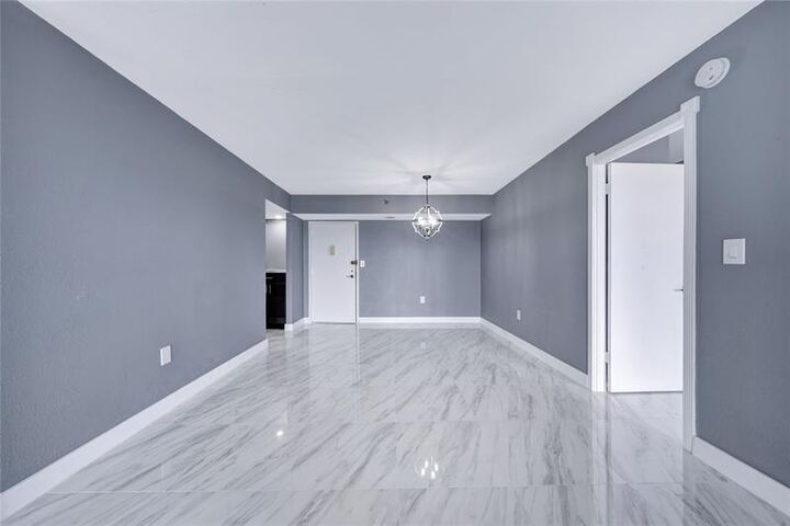 Property Photo:  1100 Saint Charles Pl 708  FL 33026