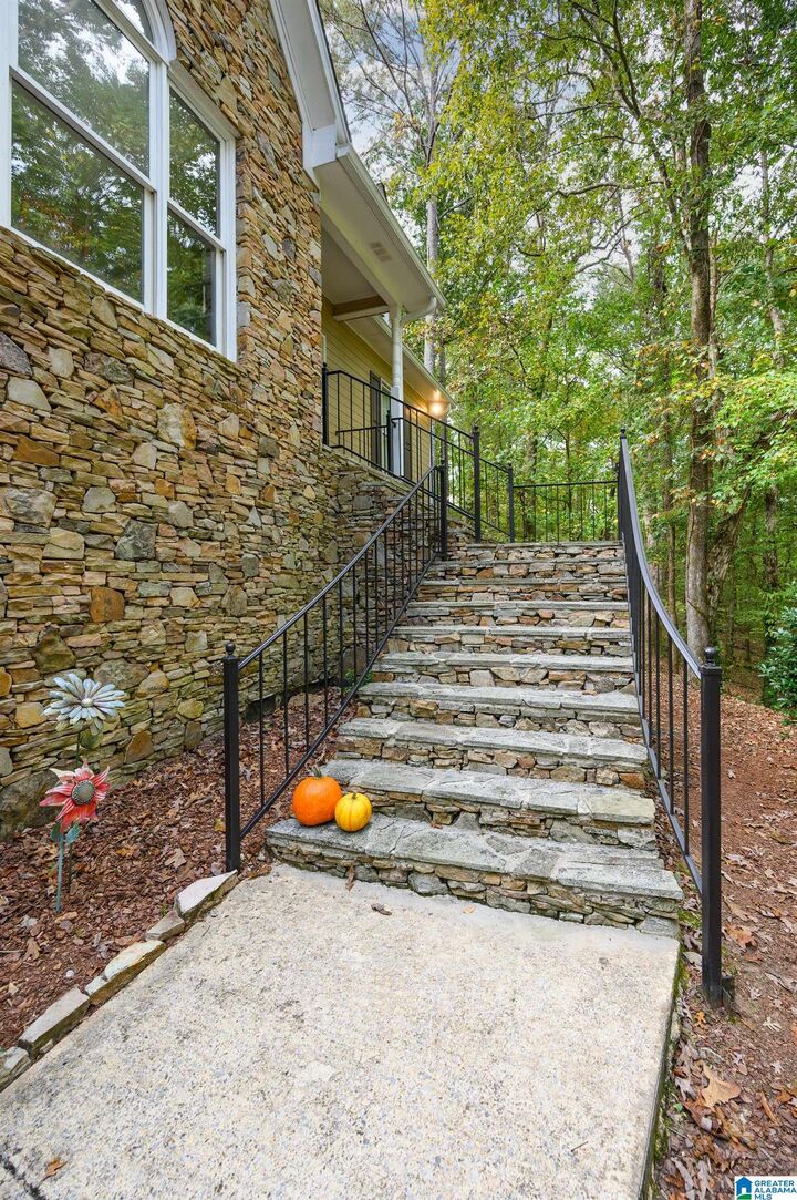 Property Photo: 289 Windemere Drive AL 35147