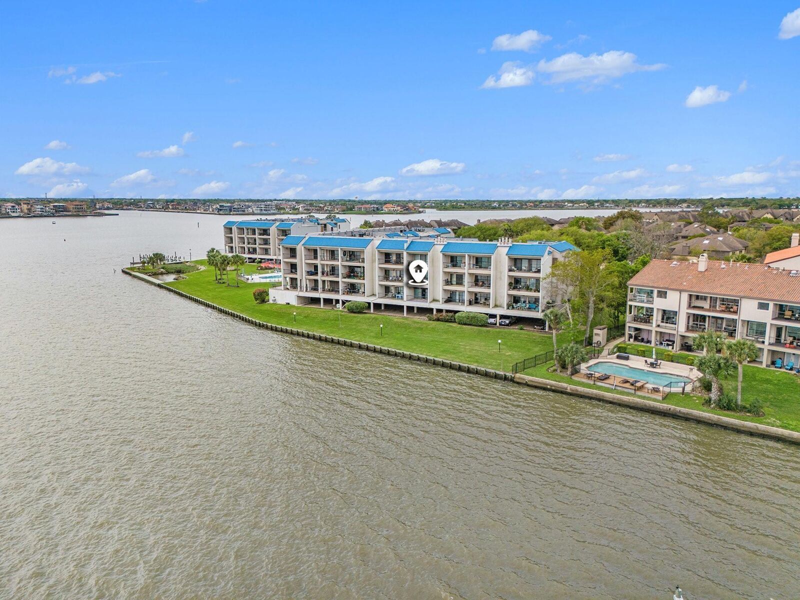 Property Photo:  351 Lakeside Lane 104  TX 77058