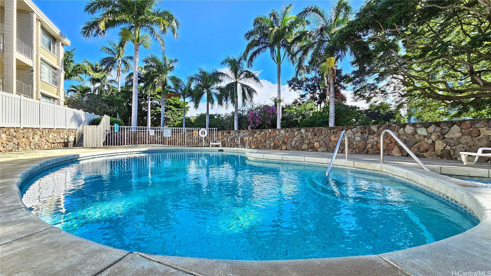 Property Photo:  98-1038 Moanalua Road 7-907  HI 96701 