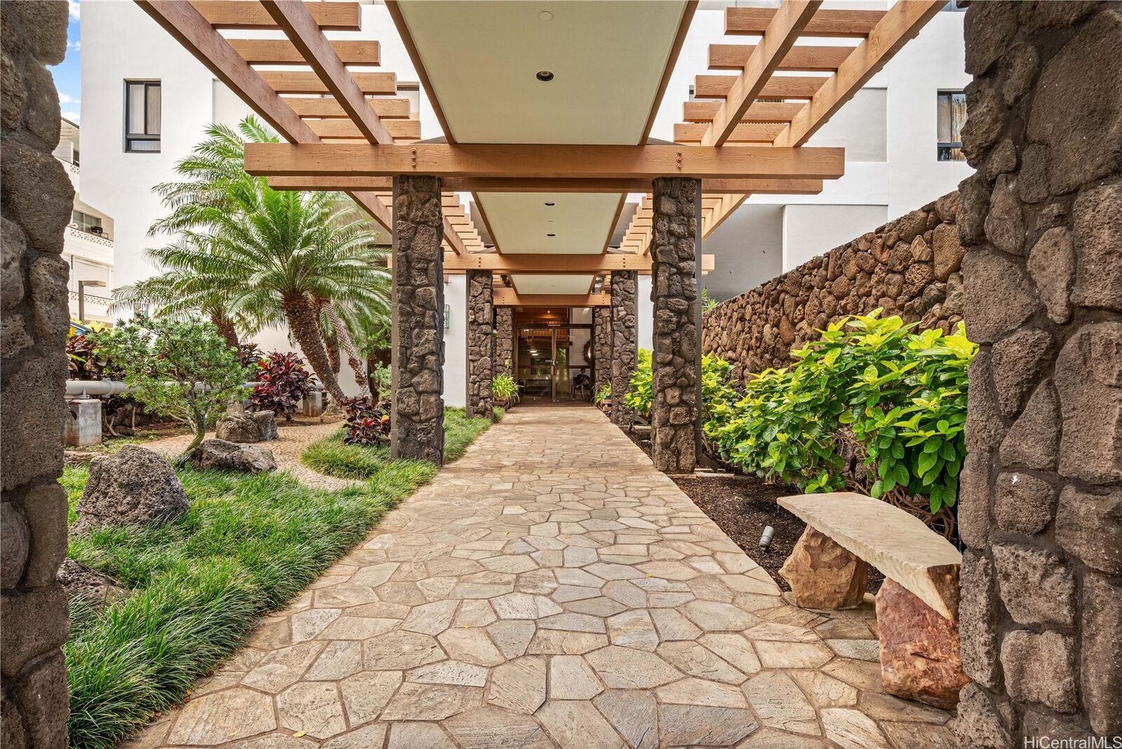 Property Photo:  1517 Makiki Street 504  HI 96822 