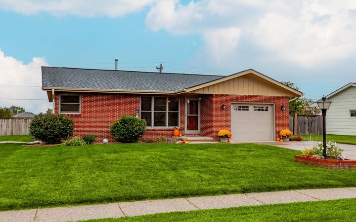 Property Photo:  522 Preston Drive  IA 50124