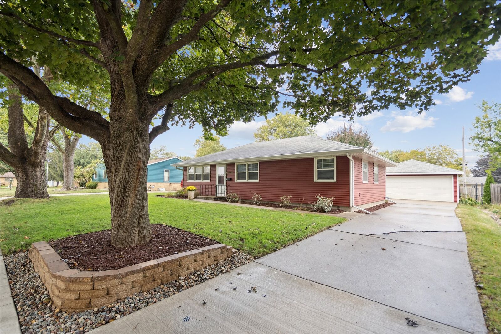 Property Photo:  1102 NW 2nd Street  IA 50023