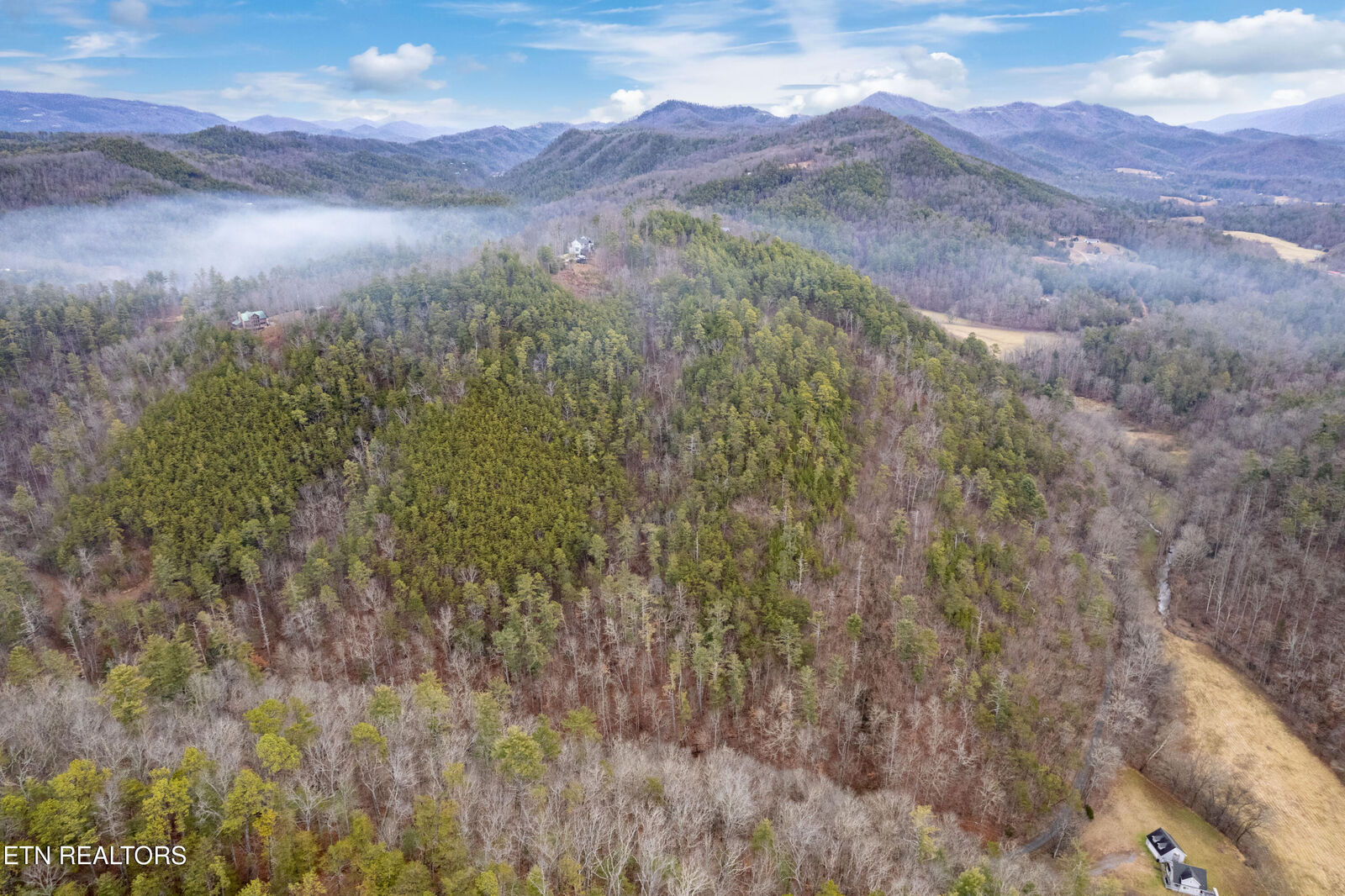 Property Photo: 504 Twin Oak Mountain Lane TN 37882