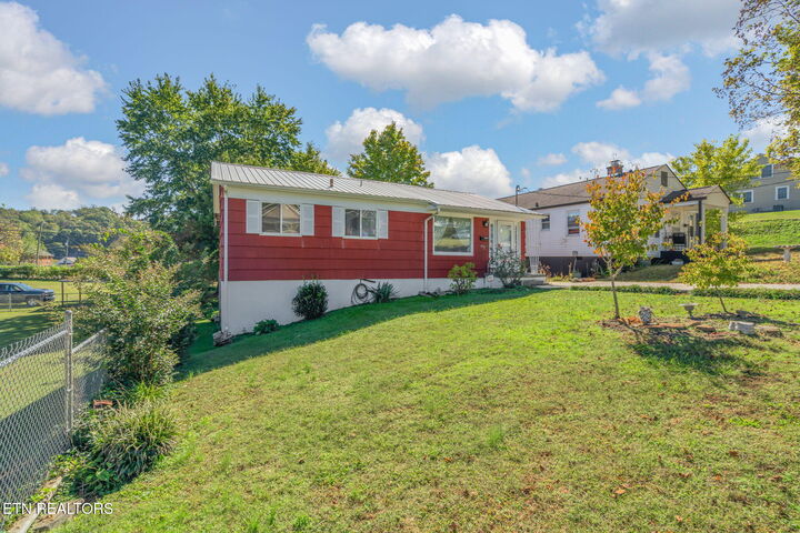 Property Photo: 906 Cumberland St. TN 37748