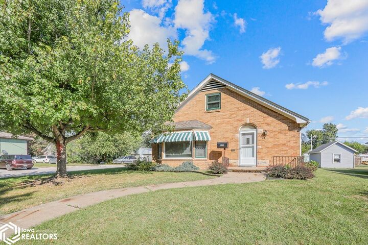 320 S 2nd Street  Albia IA 52531 photo