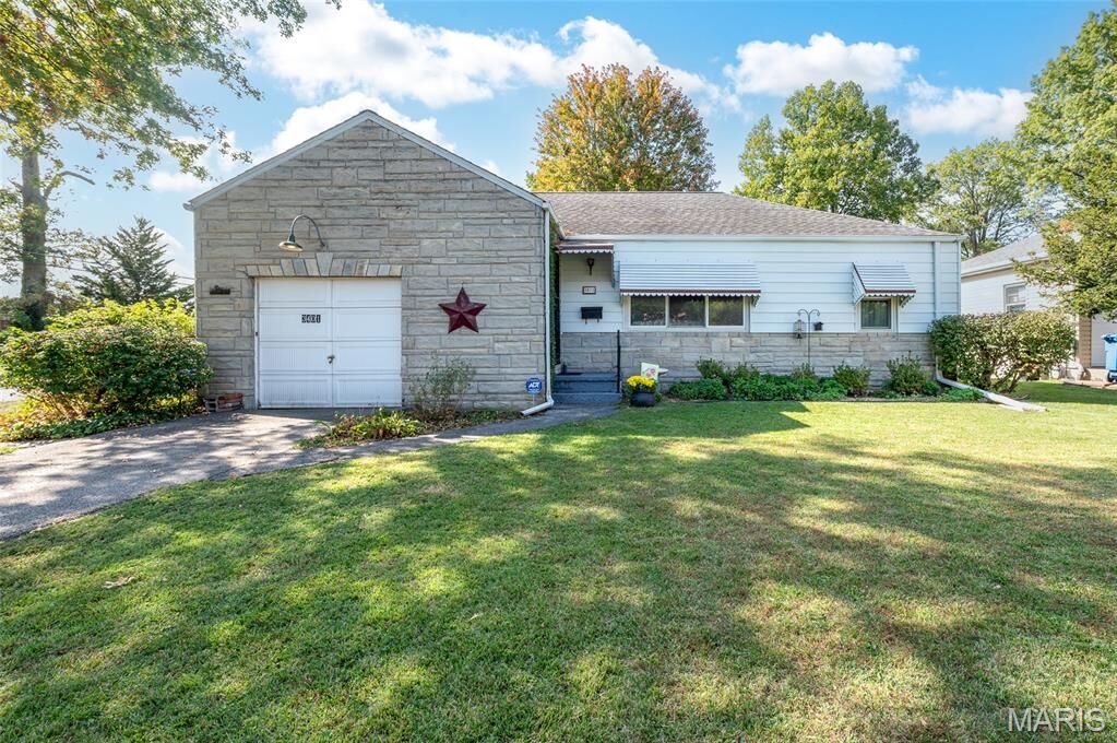 Property Photo:  3401 Franklin Avenue  IL 62040 