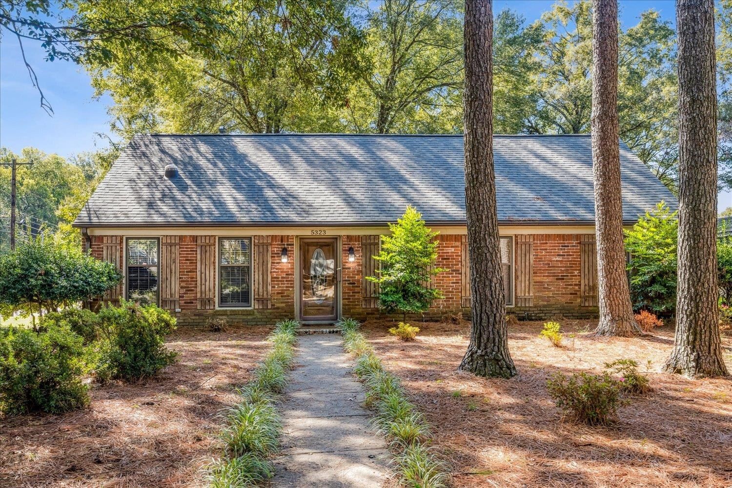 Property Photo: 5323 Dee Rd TN 38117