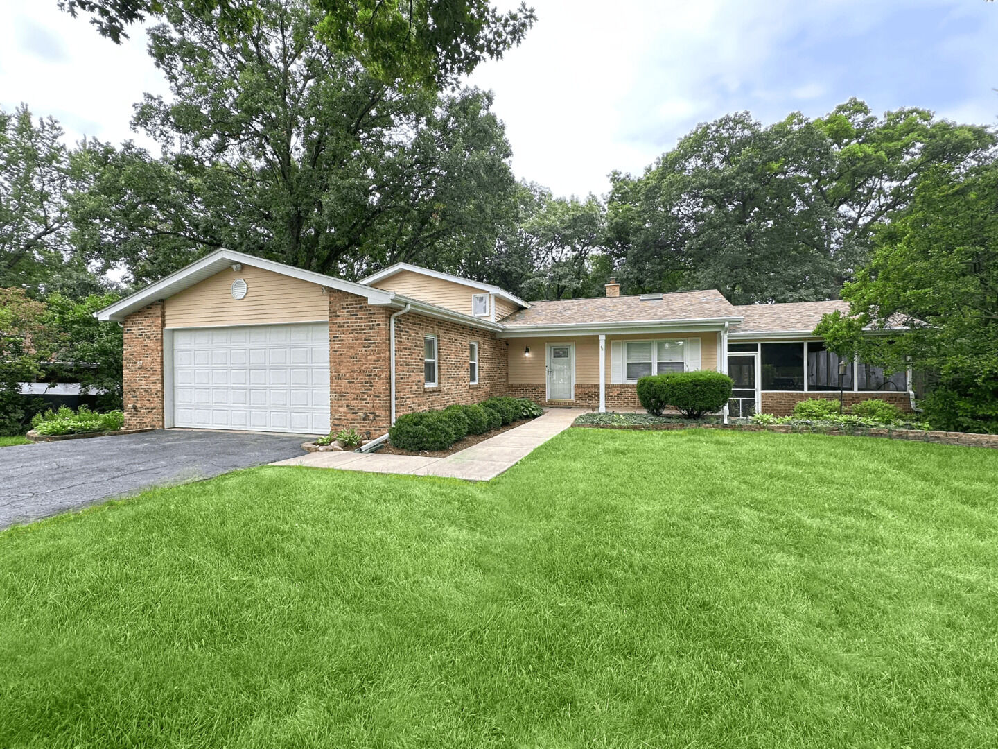Property Photo: 30W359 Wiant Road IL 60185