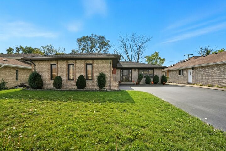 Property Photo: 2845 201st Place IL 60411