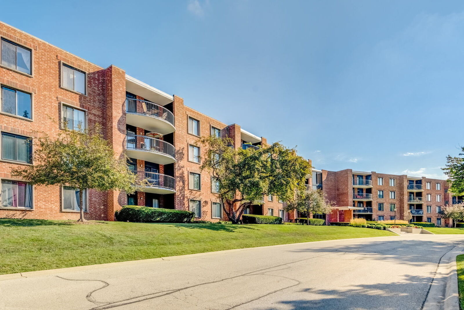 Property Photo: 1415 E Central Road 422C IL 60005