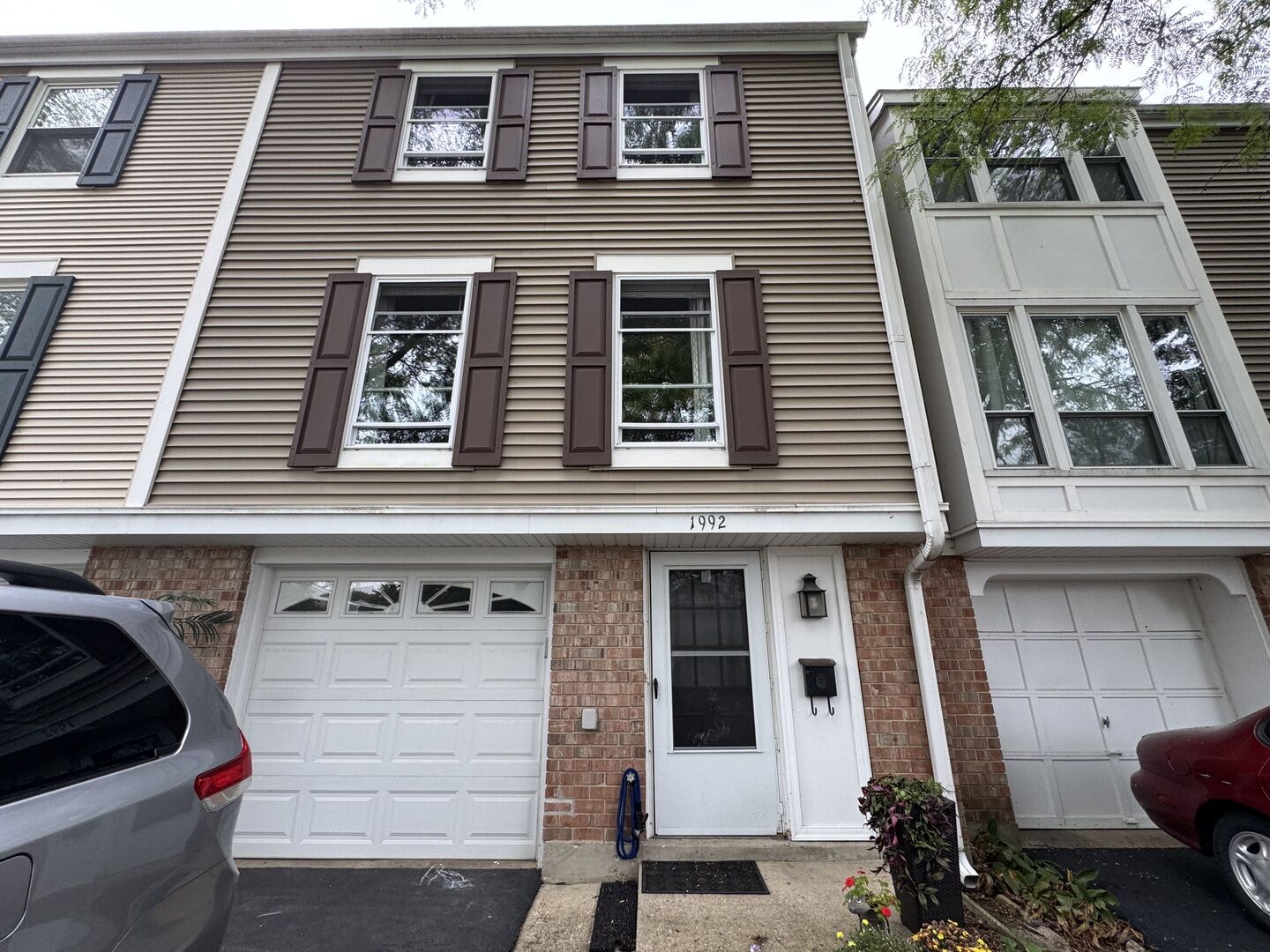 Property Photo: 1992 Holbrook Lane IL 60169