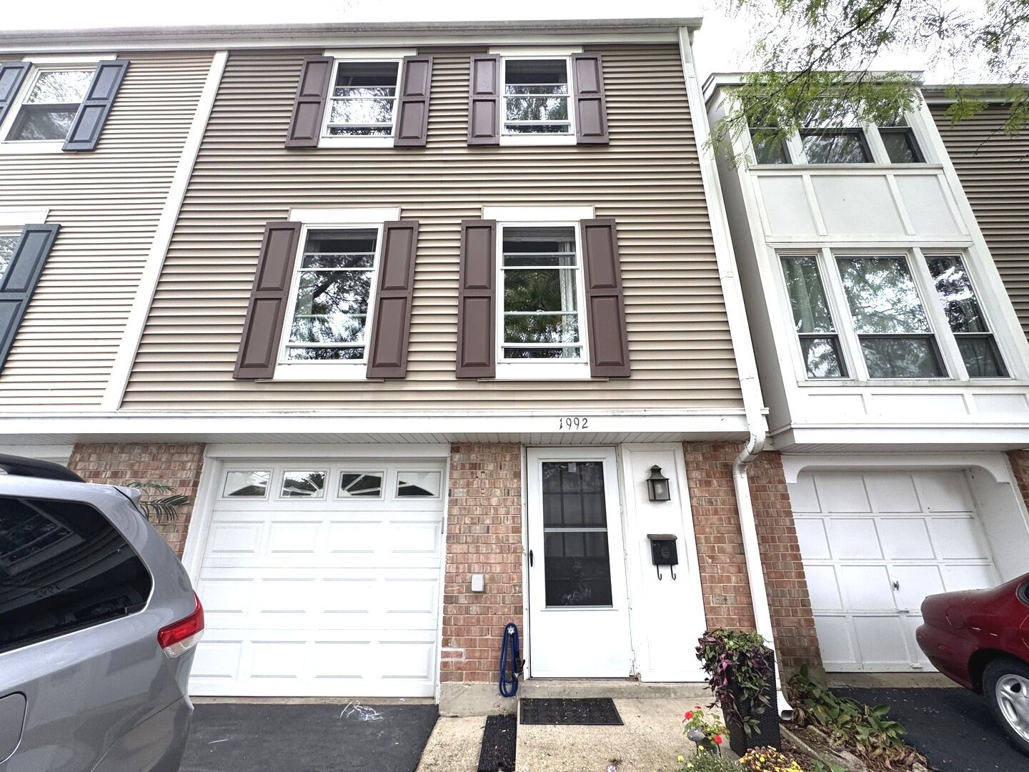 Property Photo:  1992 Holbrook Lane  IL 60169 