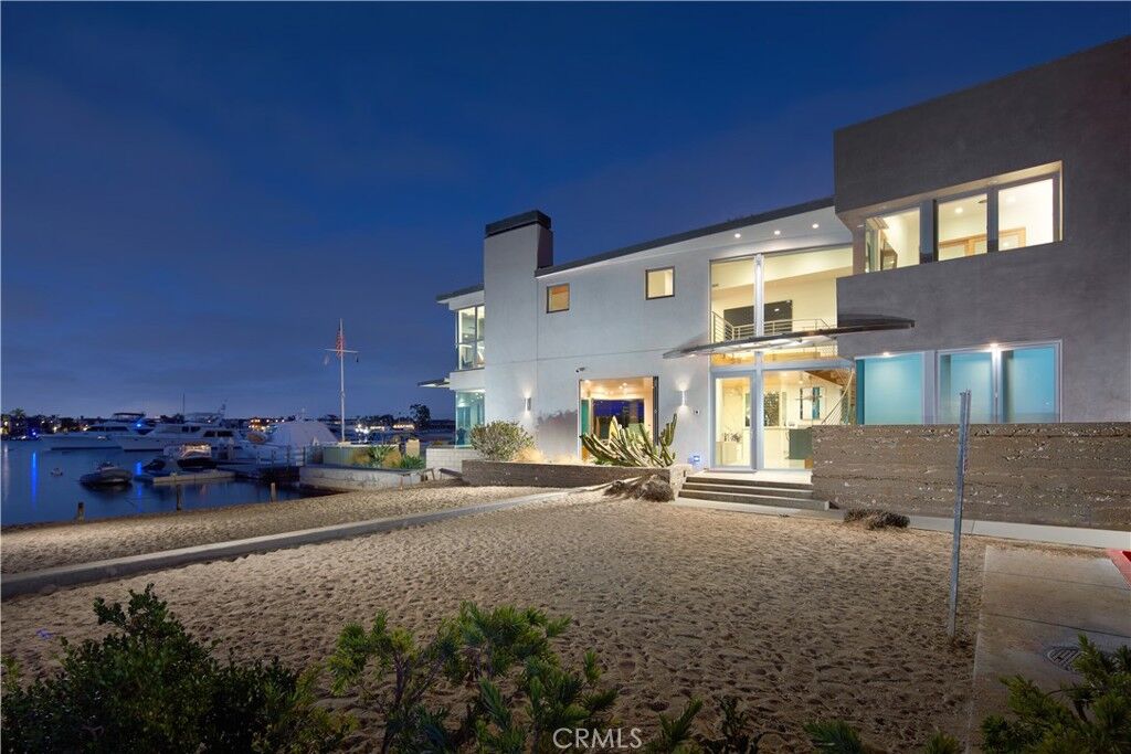Property Photo:  1042 W Bay Avenue  CA 92661 