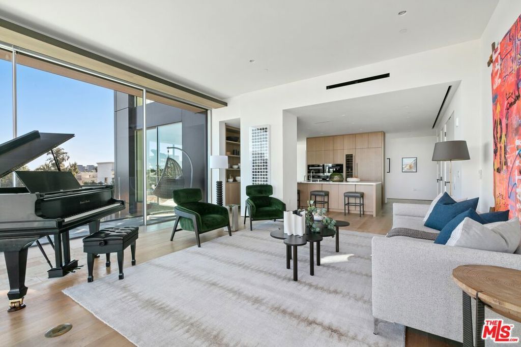 Property Photo: 8899 Beverly Blvd 5D CA 90048