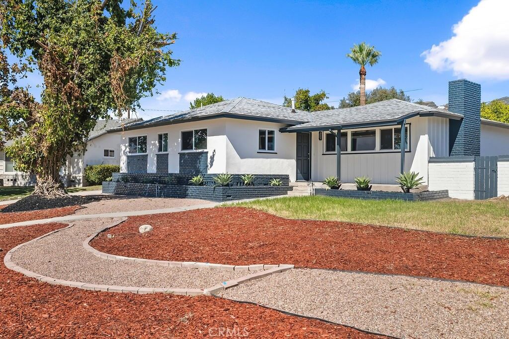 Property Photo:  342 Echo Court E  CA 92404 