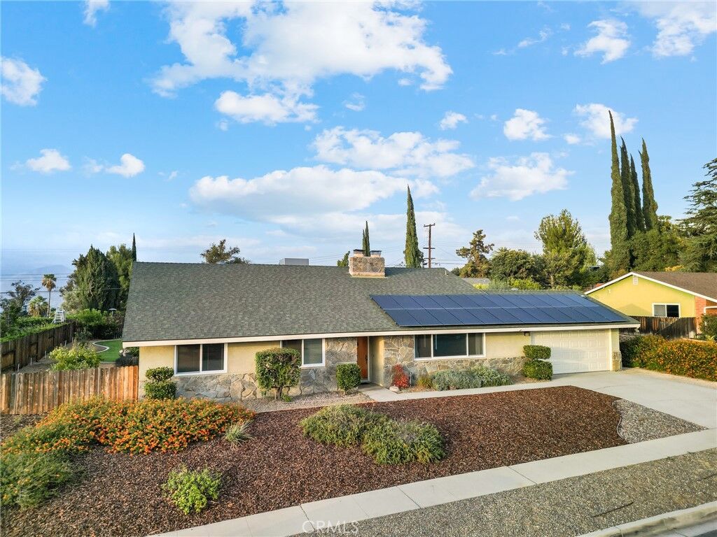 Property Photo:  435 Marilyn  CA 92373 