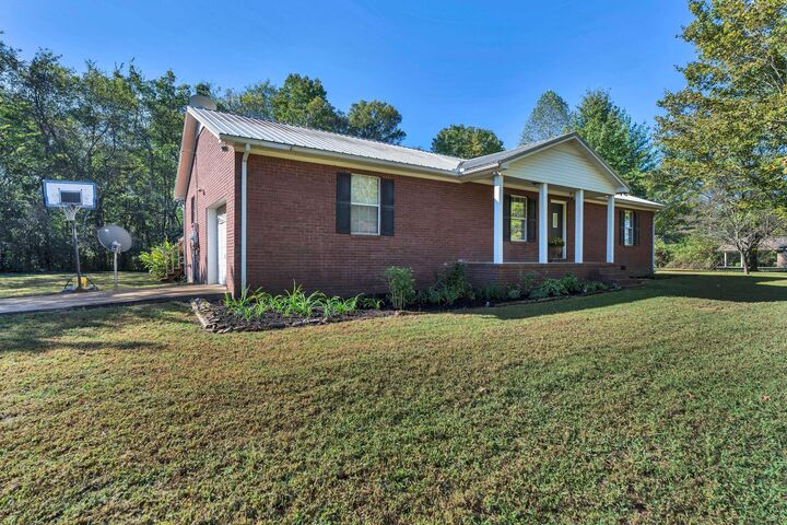 Property Photo: 547 Busby Rd TN 38469