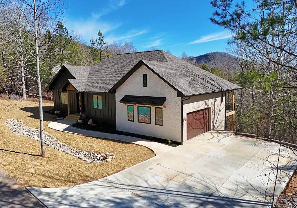 Property Photo: 2408 Standing Meadows Drive GA 30582