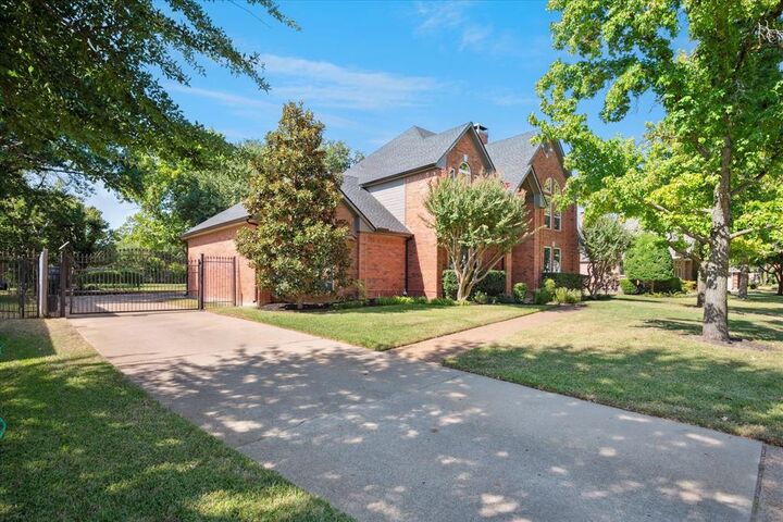 Property Photo: 5504 Sycamore Drive TX 76034