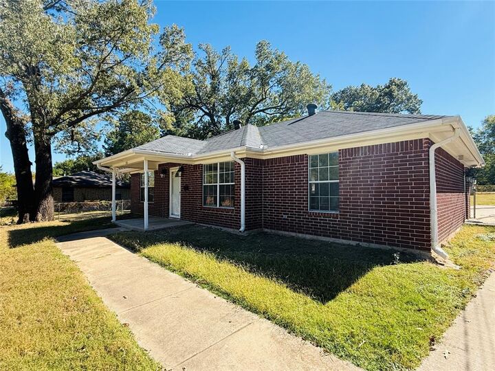 Property Photo: 910 Van Zandt Street TX 75460